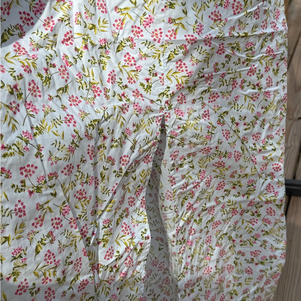 🌺 J CREW Short Sleeved Smocked Dress in Meadow Floral. - Picture 3 of 7